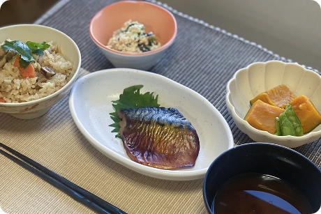施設内で調理した食事